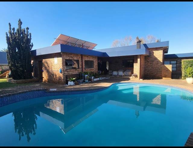 5 BEDROOM HOUSE FOR SALE IN VANDERBIJLPARK SE 3
